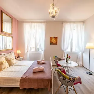 Old Romantic 3 Appartement Pula